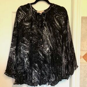 Beautiful Michael Kors Plisse Long Sleeve Top Size S/M Black and White